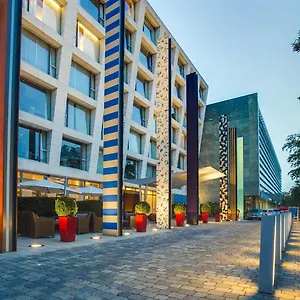 https://radisson-blu-media-harbour-hotel-dusseldorf.dortmundhotels.net